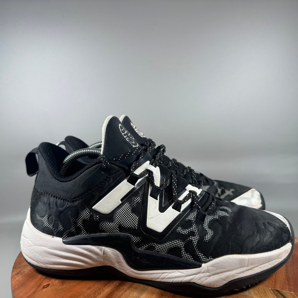 New Balance FuelCell Two Wxy V2 Basketball Shoes Mens 9.5 Black White BB2WYTB2